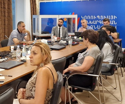 Հանրային քննարկում՝ կուսակցությունների ներկայացուցիչների հետ